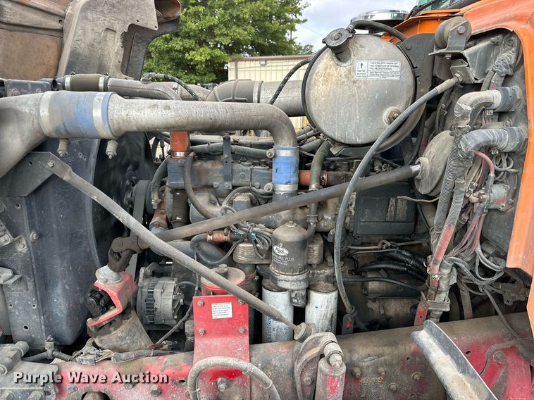 image for item NQ9027 2001 Mack RD690S semi truck