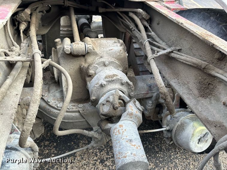 image for item NQ9027 2001 Mack RD690S semi truck