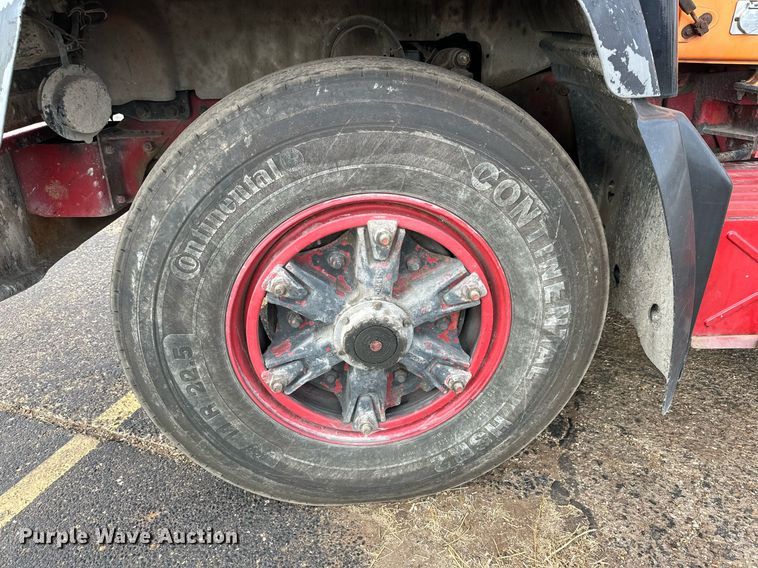 image for item NQ9027 2001 Mack RD690S semi truck