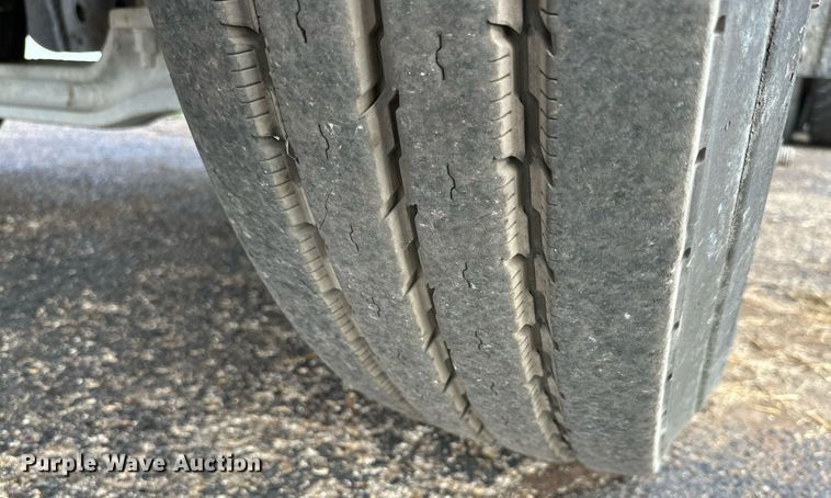 image for item NQ9027 2001 Mack RD690S semi truck