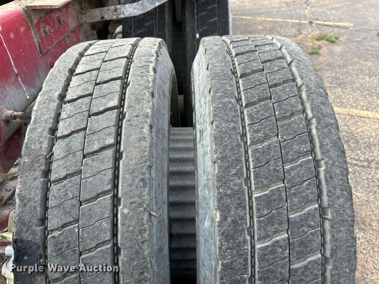 image for item NQ9027 2001 Mack RD690S semi truck