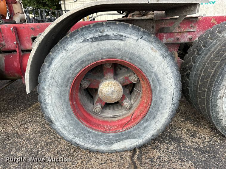 image for item NQ9027 2001 Mack RD690S semi truck