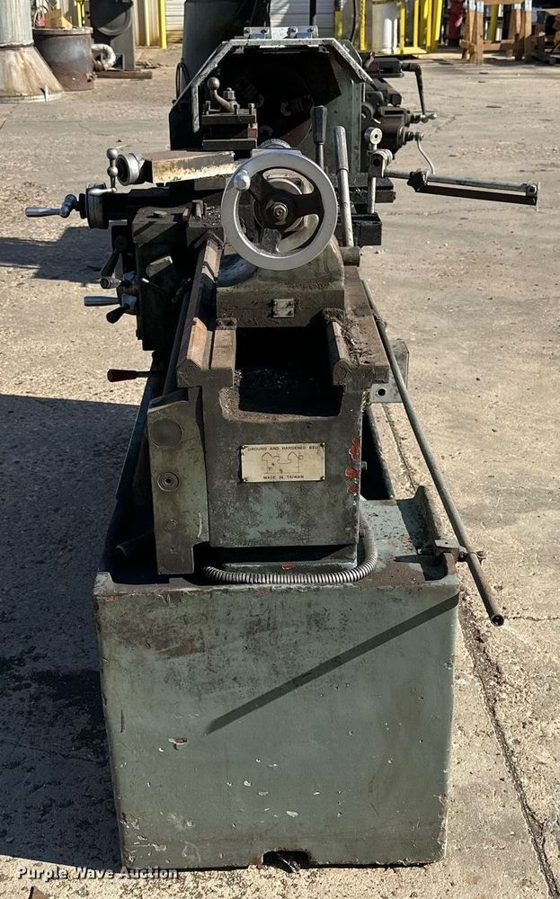 image for item NQ9032 Victor 1640 metal lathe