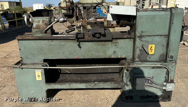 image for item NQ9032 Victor 1640 metal lathe