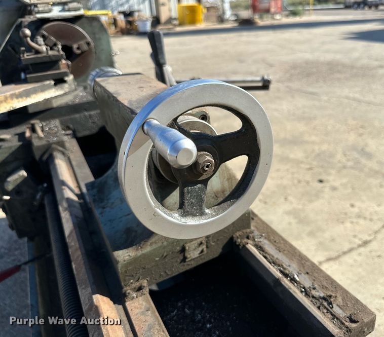 image for item NQ9032 Victor 1640 metal lathe