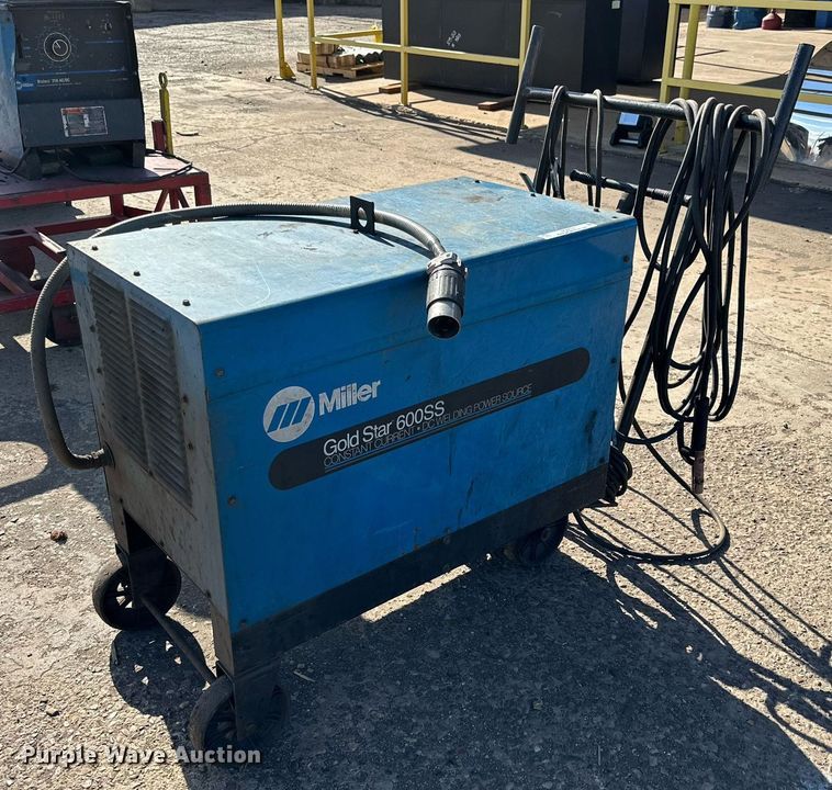 image for item NQ9035 1991 Miller Gold Star 600SS welder