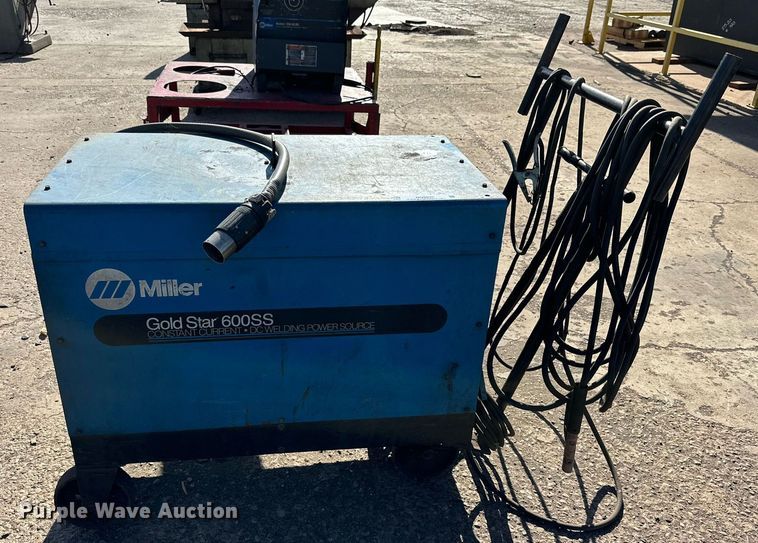 image for item NQ9035 1991 Miller Gold Star 600SS welder