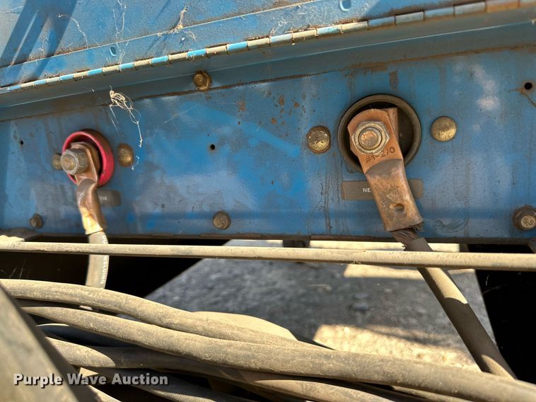 image for item NQ9035 1991 Miller Gold Star 600SS welder