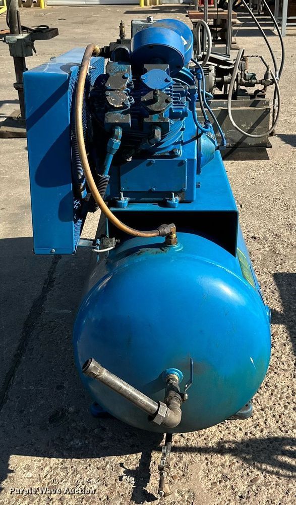 image for item NQ9039 1992 Emglo air compressor