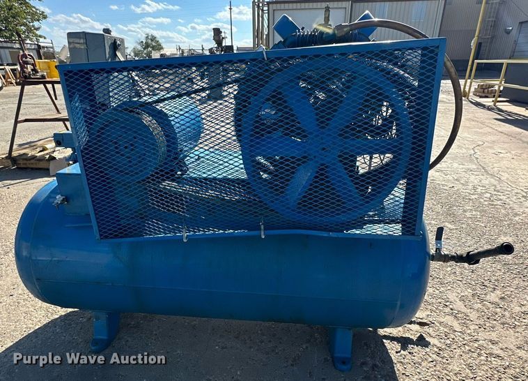 image for item NQ9039 1992 Emglo air compressor