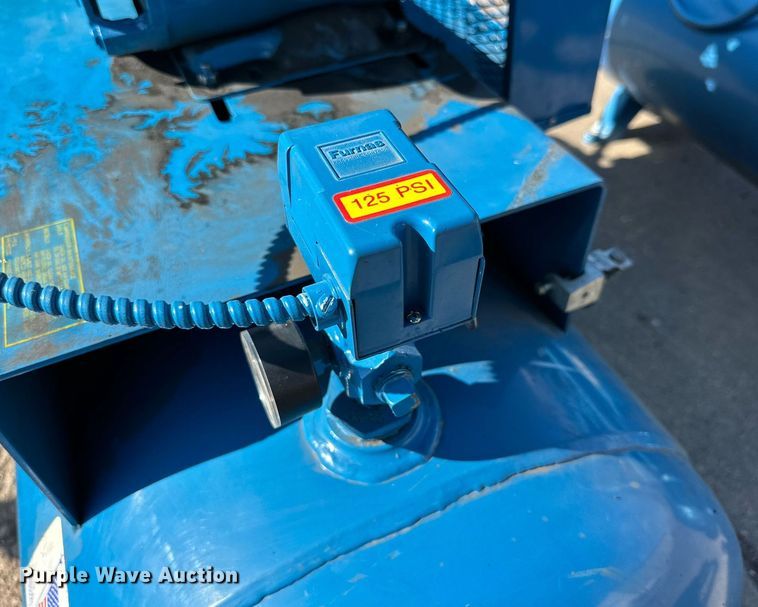 image for item NQ9039 1992 Emglo air compressor