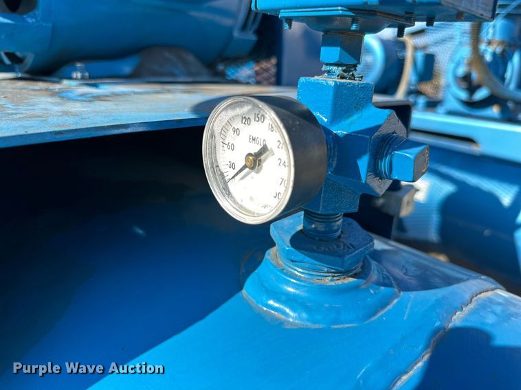 image for item NQ9039 1992 Emglo air compressor