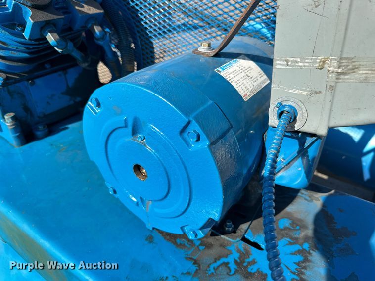 image for item NQ9039 1992 Emglo air compressor