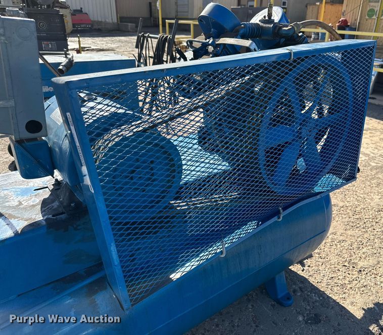 image for item NQ9039 1992 Emglo air compressor