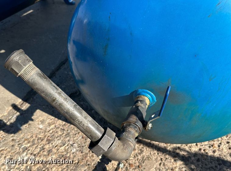 image for item NQ9039 1992 Emglo air compressor