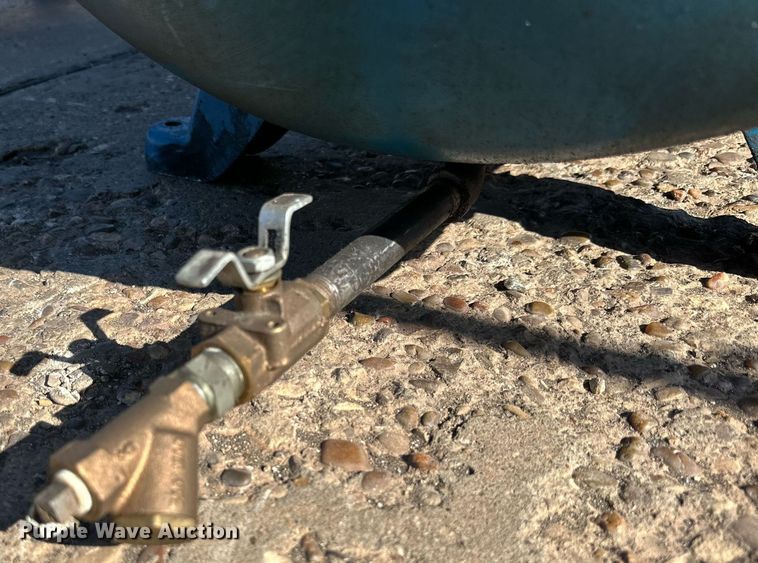 image for item NQ9039 1992 Emglo air compressor