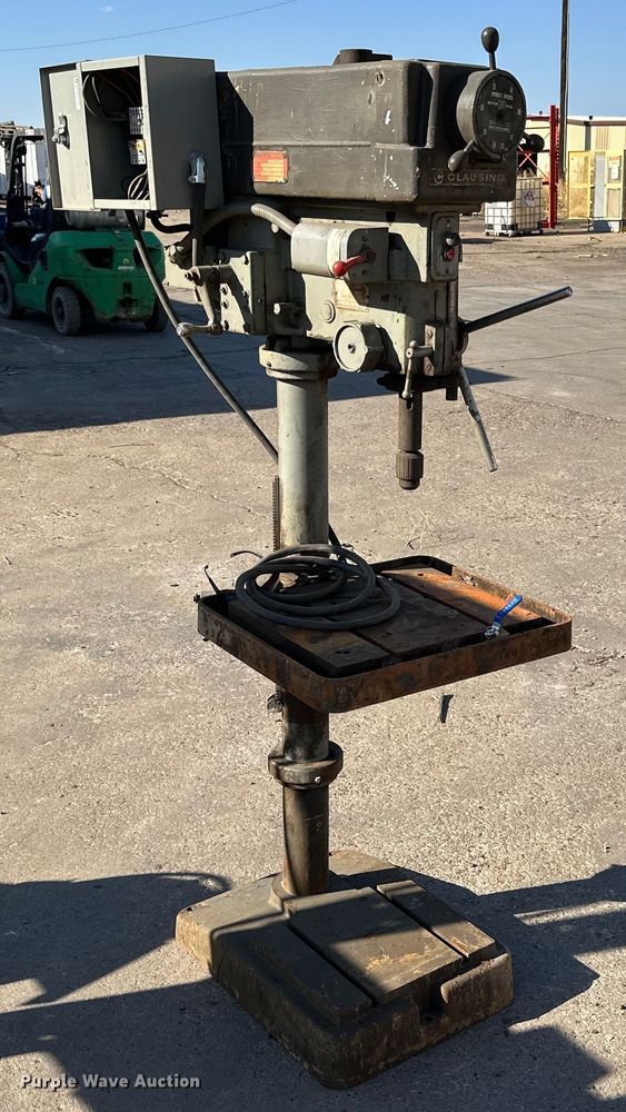 image for item NQ9042 1967 Clausing drill press