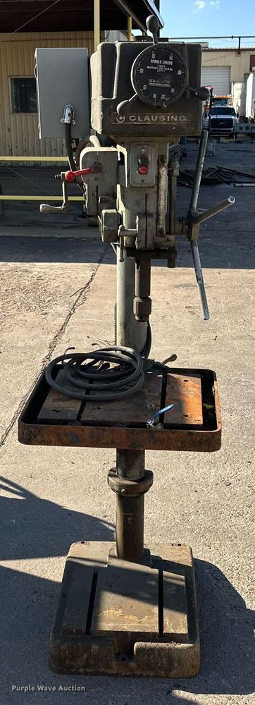 image for item NQ9042 1967 Clausing drill press