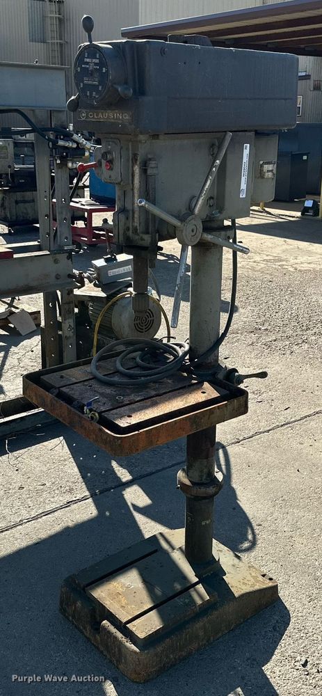 image for item NQ9042 1967 Clausing drill press