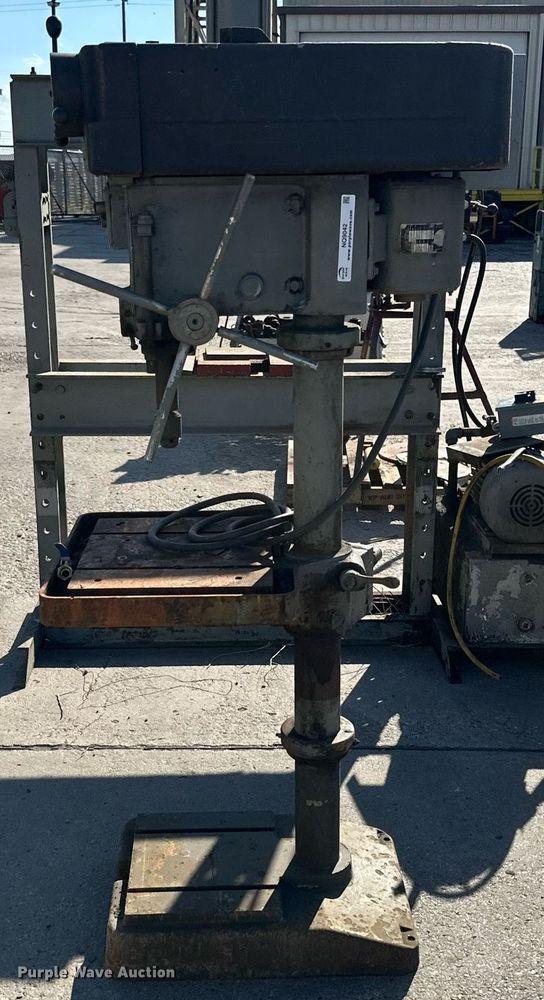 image for item NQ9042 1967 Clausing drill press