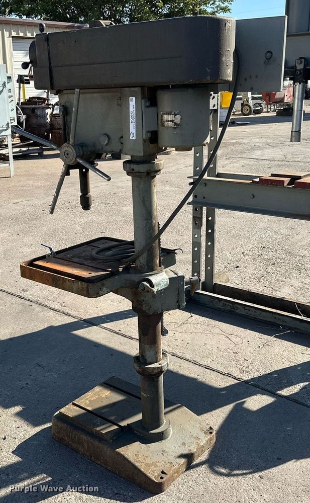 image for item NQ9042 1967 Clausing drill press