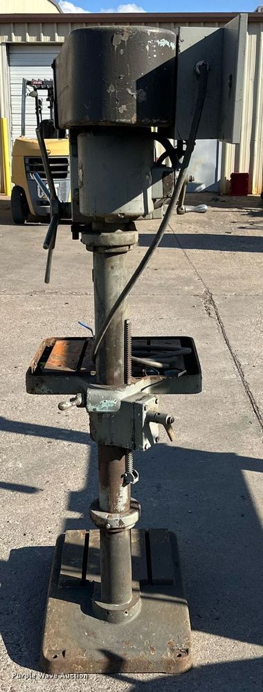 image for item NQ9042 1967 Clausing drill press