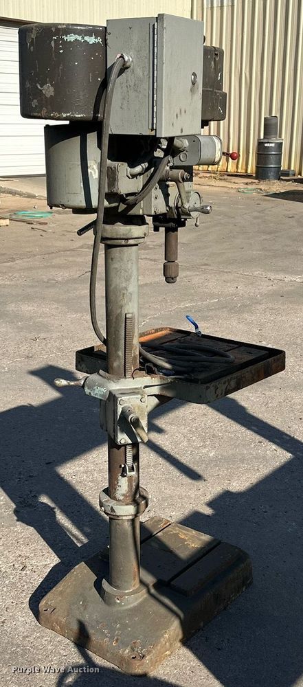 image for item NQ9042 1967 Clausing drill press