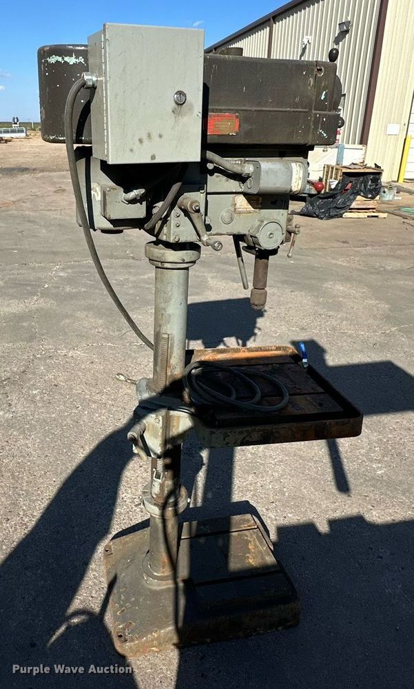 image for item NQ9042 1967 Clausing drill press
