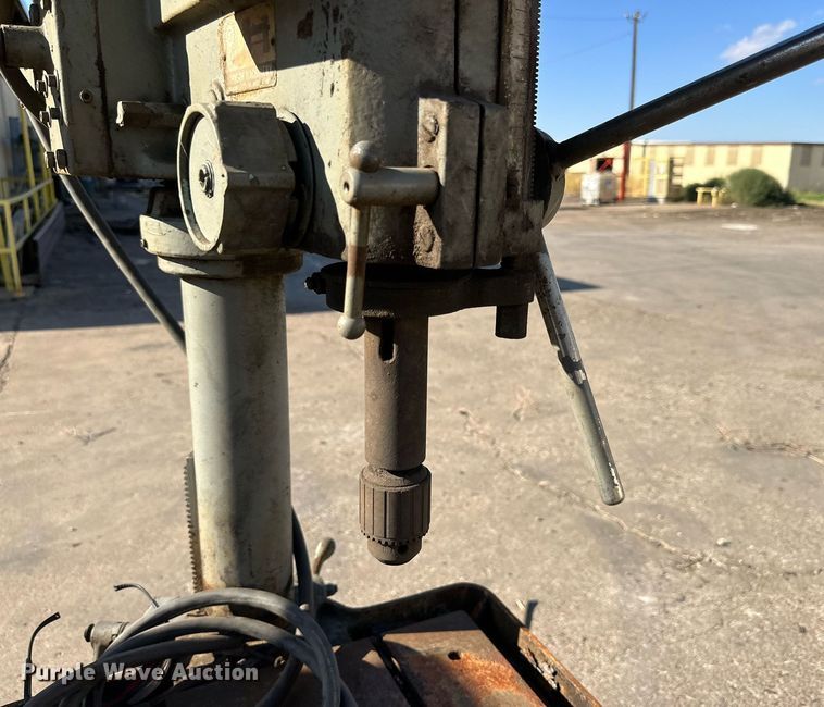 image for item NQ9042 1967 Clausing drill press