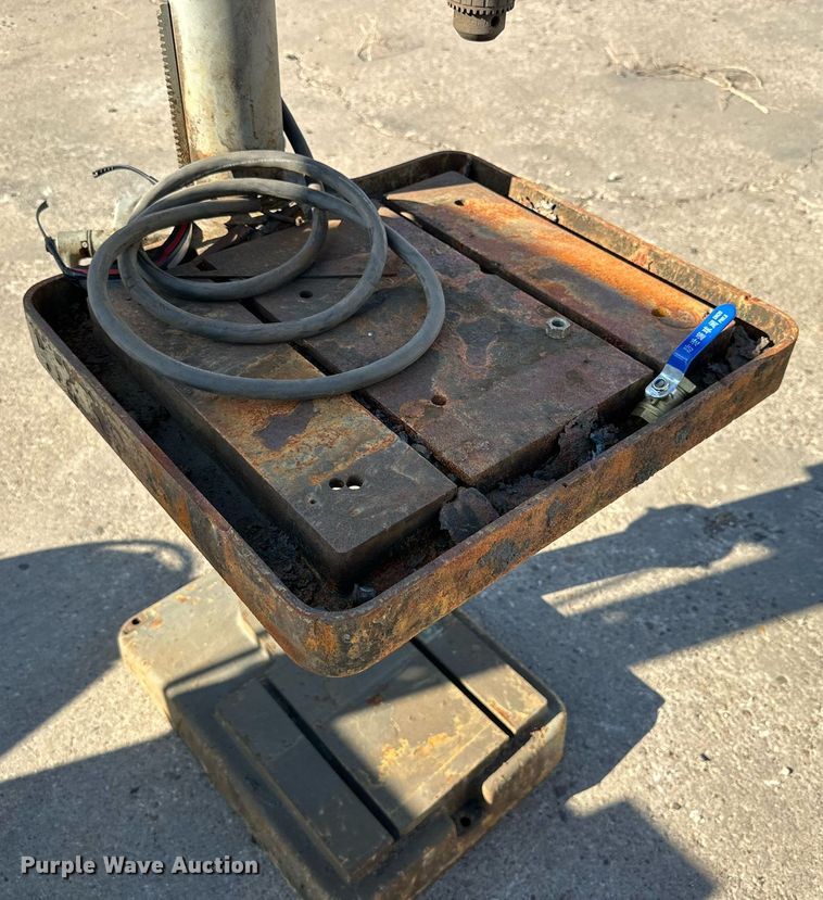 image for item NQ9042 1967 Clausing drill press
