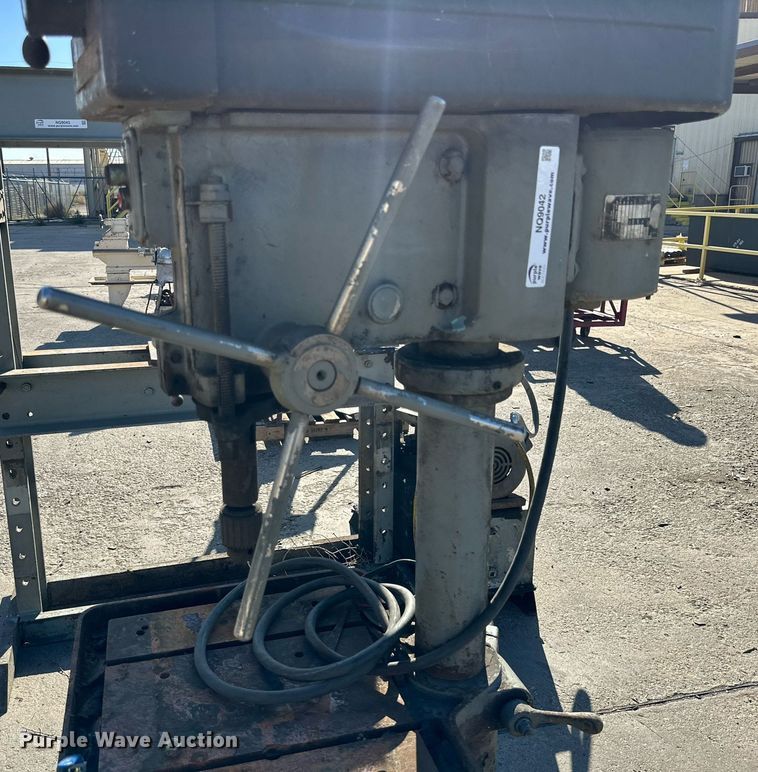 image for item NQ9042 1967 Clausing drill press