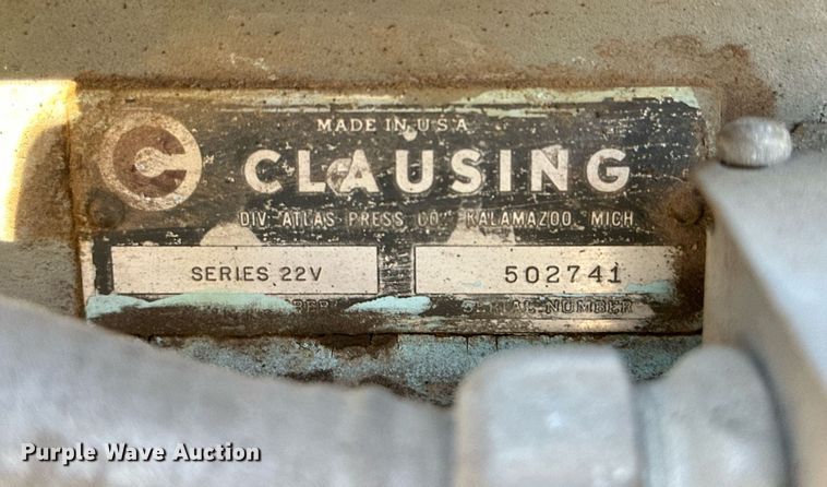 image for item NQ9042 1967 Clausing drill press