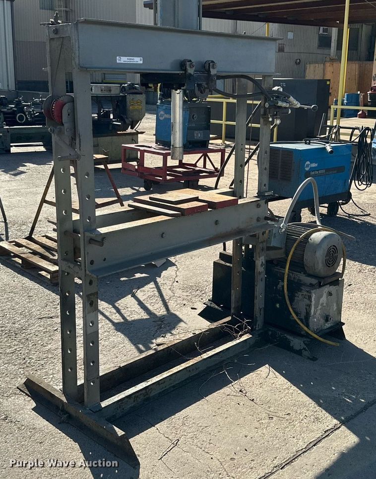 image for item NQ9043 Hydraulic press