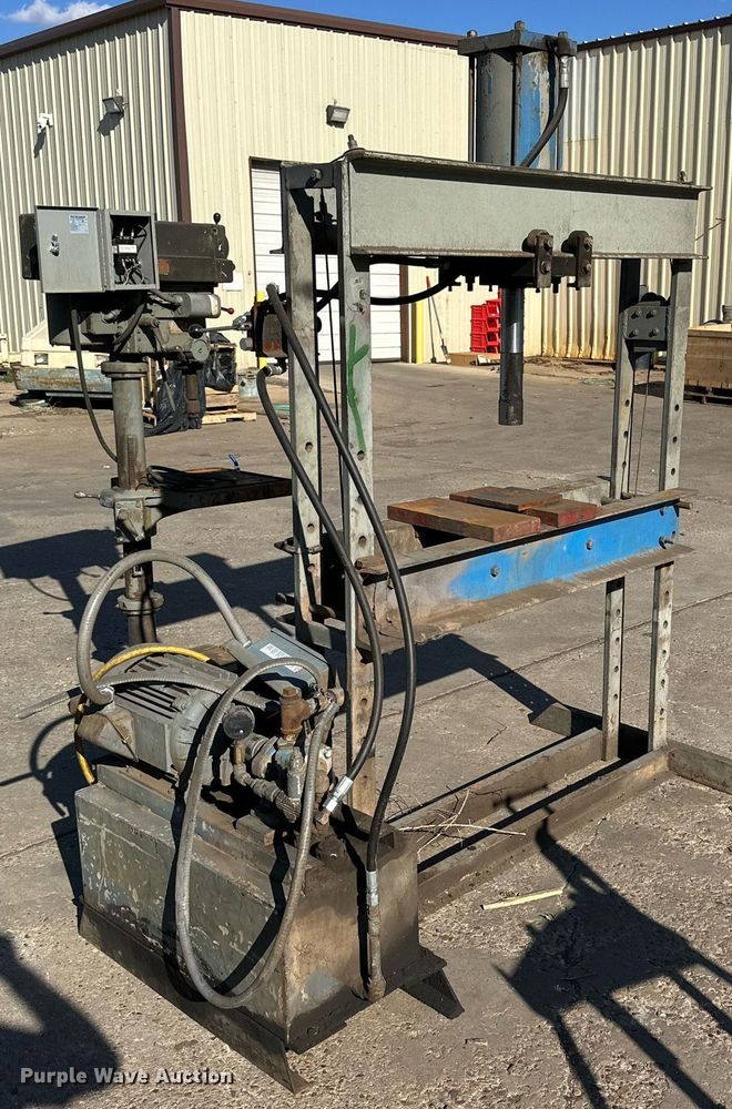 image for item NQ9043 Hydraulic press