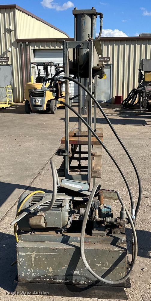 image for item NQ9043 Hydraulic press