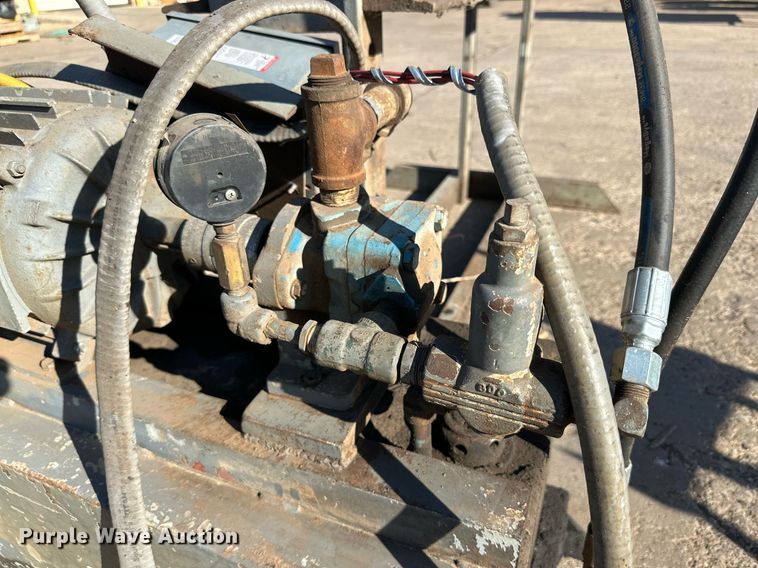 image for item NQ9043 Hydraulic press