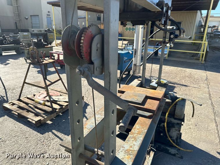 image for item NQ9043 Hydraulic press