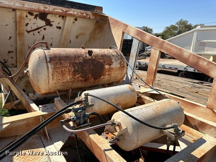 image for item DD3370 1997 Wes-Tex bottom dump trailer