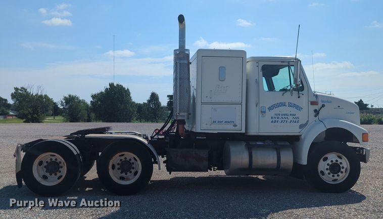 image for item DL1050 1996 International 8100 semi truck