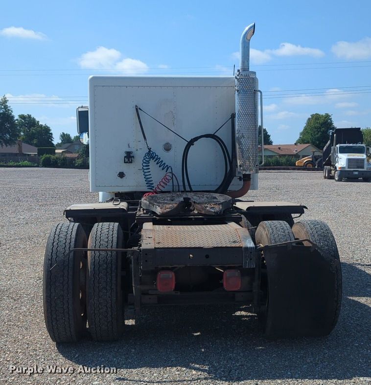 image for item DL1050 1996 International 8100 semi truck