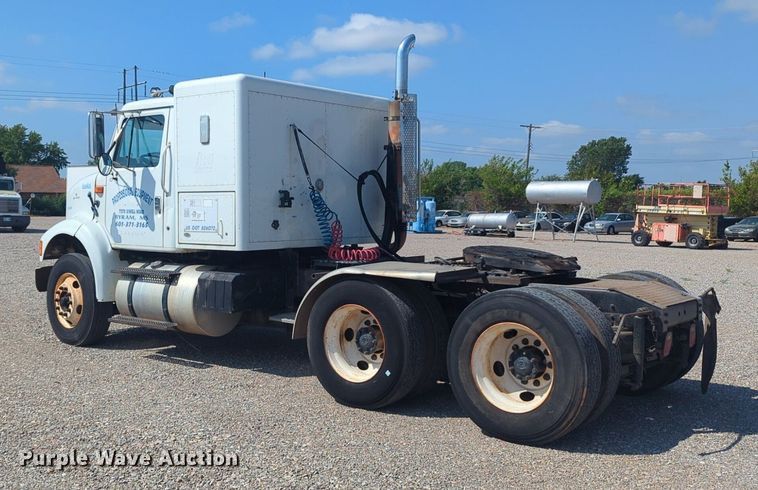 image for item DL1050 1996 International 8100 semi truck