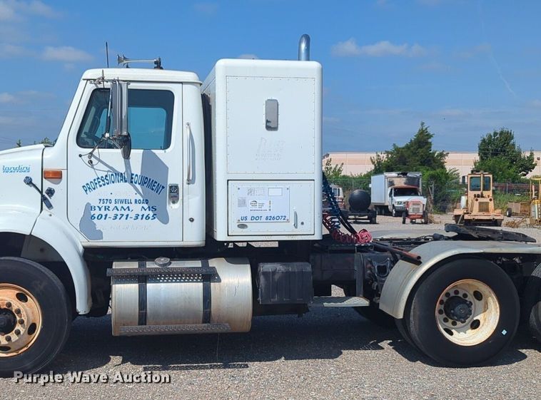 image for item DL1050 1996 International 8100 semi truck