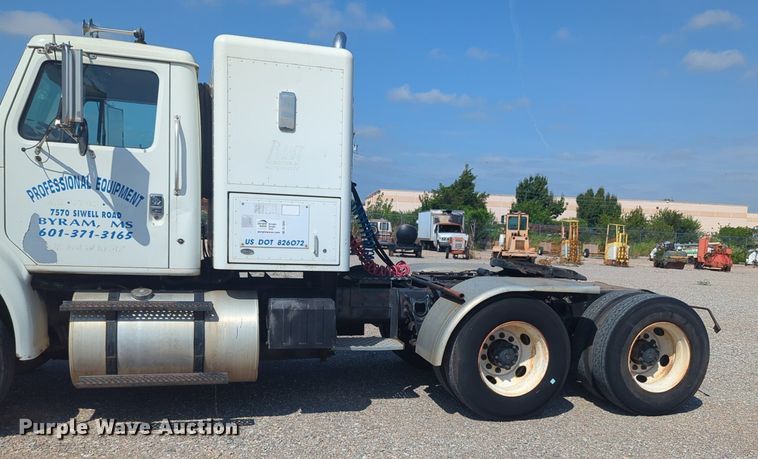 image for item DL1050 1996 International 8100 semi truck