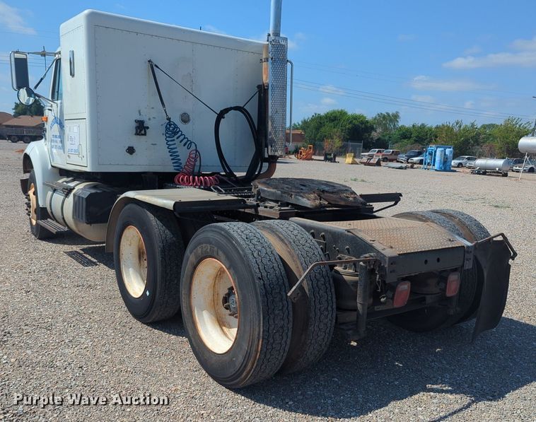 image for item DL1050 1996 International 8100 semi truck