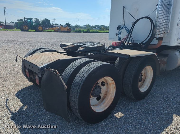 image for item DL1050 1996 International 8100 semi truck