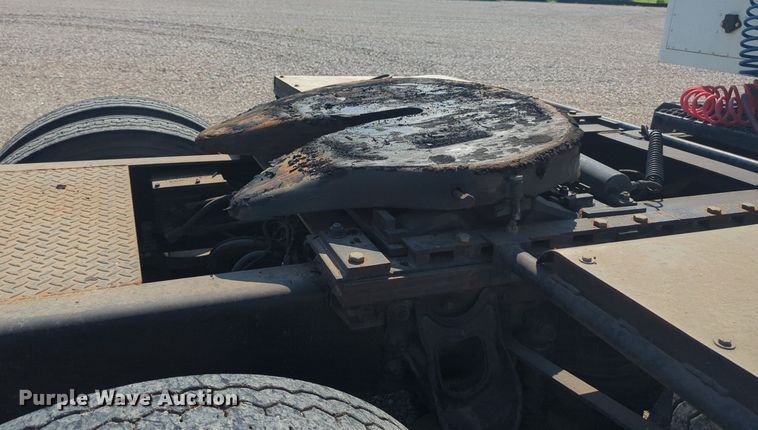 image for item DL1050 1996 International 8100 semi truck