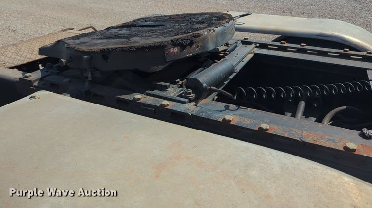 image for item DL1050 1996 International 8100 semi truck