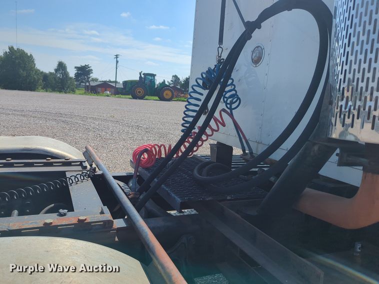 image for item DL1050 1996 International 8100 semi truck