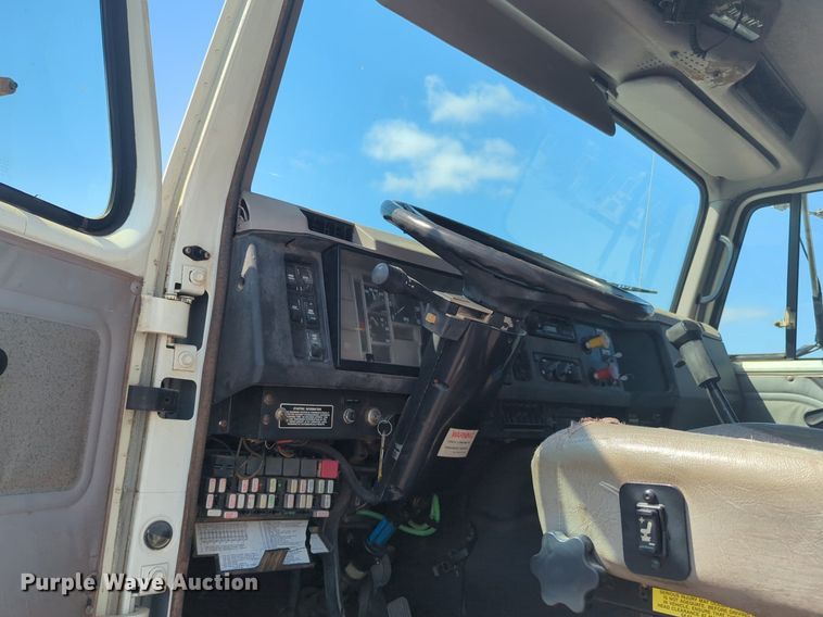 image for item DL1050 1996 International 8100 semi truck