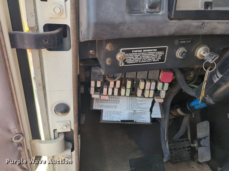 image for item DL1050 1996 International 8100 semi truck